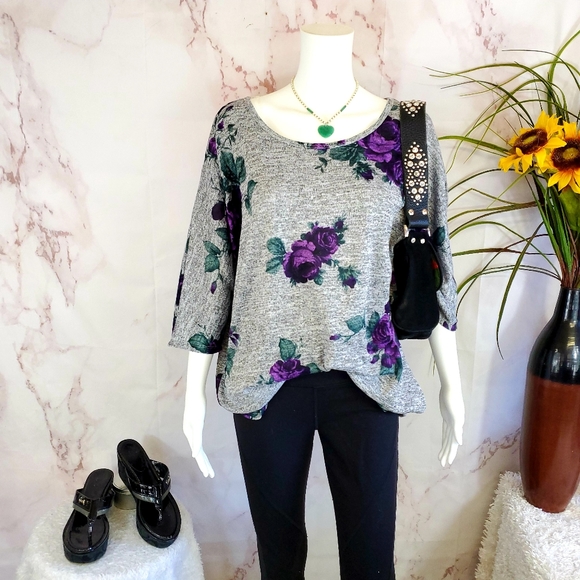 Bobbie Brooks Tops - Bobbie Brooks soft stretchy knit Spring top